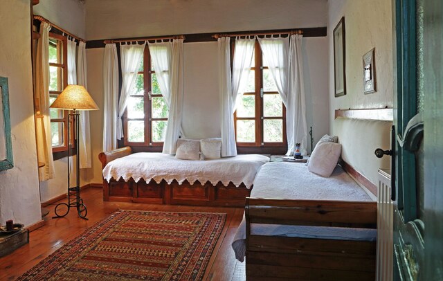 Platform Bed House 3