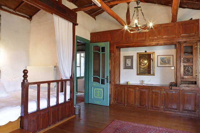 Platform Bed House 7